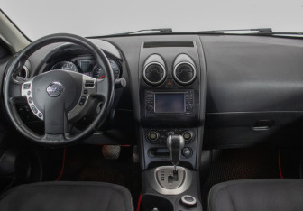 Подержанный автомобиль Nissan Qashqai 2010 года (13 фото)