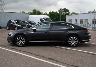 Подержанный автомобиль Volkswagen Arteon 2019 года (8 фото)