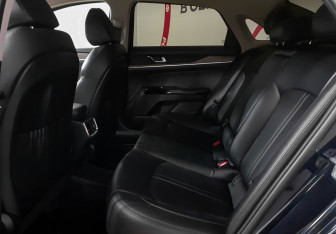 Подержанный автомобиль Kia K5 2021 года (10 фото)