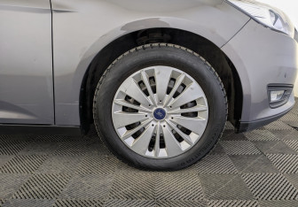 Подержанный автомобиль Ford Focus Sedan 2015 года (18 фото)
