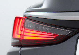 Подержанный автомобиль Lexus ES 2021 года (34 фото)