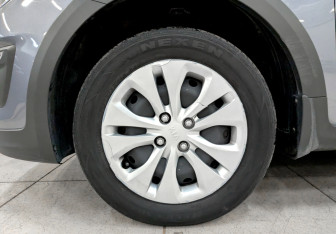 Подержанный автомобиль Kia Rio Hatchback 2019 года (18 фото)