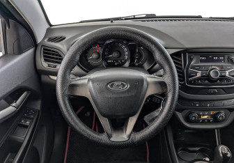 Подержанный автомобиль LADA (ВАЗ) Vesta Sedan 2016 года (22 фото)