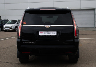 Подержанный автомобиль Cadillac Escalade Suv 2016 года (6 фото)