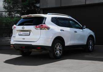 Подержанный автомобиль Nissan X-Trail 2015 года (4 фото)