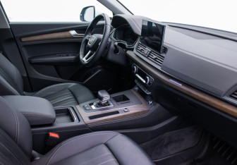 Подержанный автомобиль Audi Q5 2022 года (10 фото)