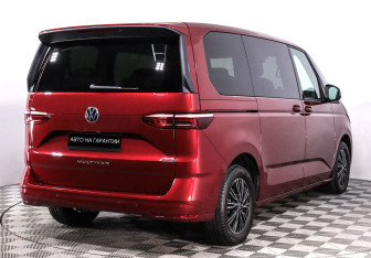 Подержанный автомобиль Volkswagen Multivan 2022 года (3 фото)