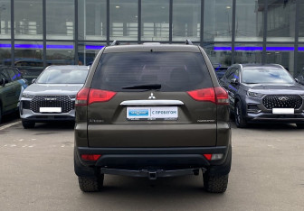 Подержанный автомобиль Mitsubishi Pajero Sport 2014 года (6 фото)