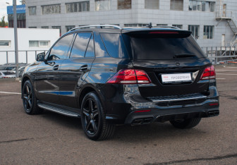 Подержанный автомобиль Mercedes-Benz GLE 2018 года (7 фото)