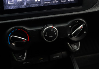 Подержанный автомобиль Kia Rio Sedan 2020 года (17 фото)