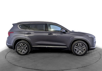 Подержанный автомобиль Hyundai Santa Fe 2022 года (4 фото)