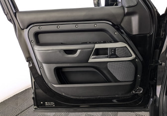 Подержанный автомобиль Land Rover Defender Suv 2020 года (19 фото)