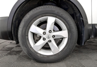 Подержанный автомобиль Nissan Qashqai 2013 года (18 фото)