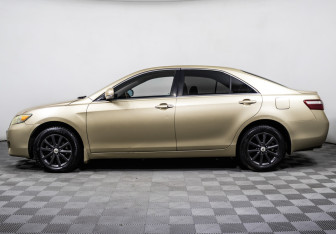 Подержанный автомобиль Toyota Camry Sedan 2011 года (8 фото)