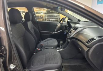 Подержанный автомобиль Hyundai Solaris Hatchback 2015 года (10 фото)