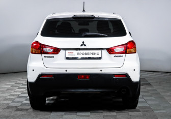 Подержанный автомобиль Mitsubishi ASX 2010 года (6 фото)