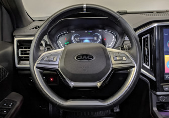 Подержанный автомобиль JAC T9 2024 года (22 фото)