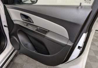 Подержанный автомобиль Chevrolet Cruze Sedan 2014 года (23 фото)