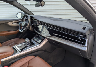 Подержанный автомобиль Audi Q8 2021 года (11 фото)