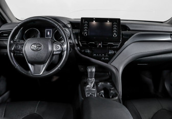Подержанный автомобиль Toyota Camry Sedan 2021 года (12 фото)