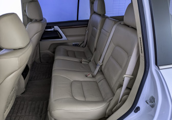 Подержанный автомобиль Toyota Land Cruiser Suv 2016 года (18 фото)