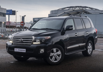 Подержанный автомобиль Toyota Land Cruiser Suv 2014 года (1 фото)
