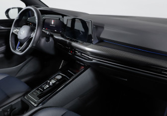 Подержанный автомобиль Volkswagen Golf R Hatchback 2023 года (9 фото)