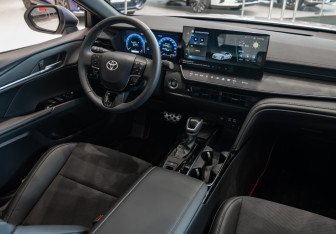 Новый Toyota Camry Sedan 2025 (5 фото)