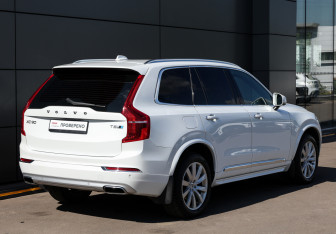Подержанный автомобиль Volvo XC90 2017 года (5 фото)