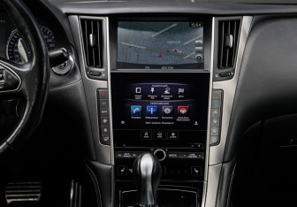 Подержанный автомобиль Infiniti Q50 2014 года (11 фото)