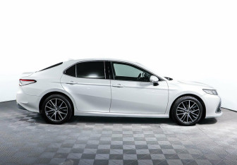 Подержанный автомобиль Toyota Camry Sedan 2021 года (4 фото)