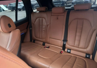 Подержанный автомобиль BMW X5 2021 года (14 фото)