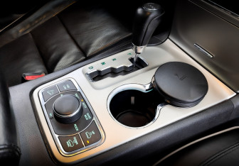 Подержанный автомобиль Jeep Grand Cherokee 2012 года (30 фото)