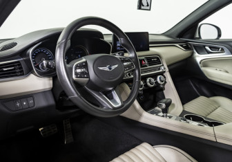 Подержанный автомобиль Genesis G70 2020 года (9 фото)