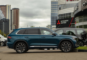 Подержанный автомобиль Geely Monjaro 2023 года (3 фото)