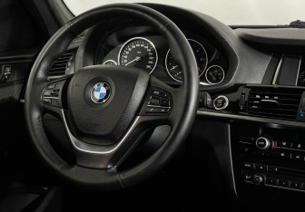 Подержанный автомобиль BMW X3 2017 года (14 фото)