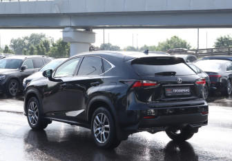 Подержанный автомобиль Lexus NX 2017 года (7 фото)