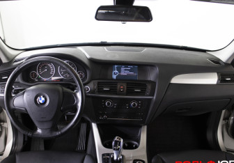 Подержанный автомобиль BMW X3 2013 года (12 фото)