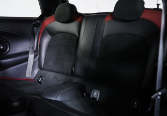 Подержанный автомобиль MINI Hatch 2016 года (12 фото)