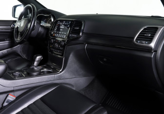 Подержанный автомобиль Jeep Grand Cherokee 2021 года (10 фото)