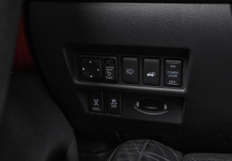 Подержанный автомобиль Infiniti QX70 2015 года (10 фото)