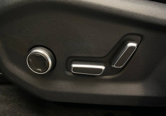 Подержанный автомобиль Geely Monjaro 2026 года (21 фото)