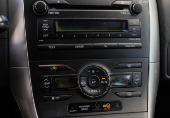 Подержанный автомобиль Toyota Auris Hatchback 2011 года (16 фото)