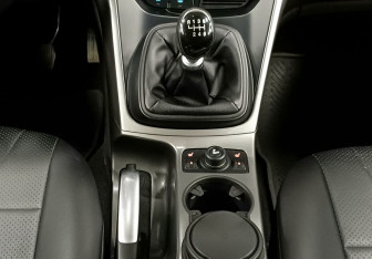 Подержанный автомобиль Ford Kuga 2013 года (15 фото)