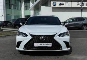 Подержанный автомобиль Lexus ES 2020 года (2 фото)