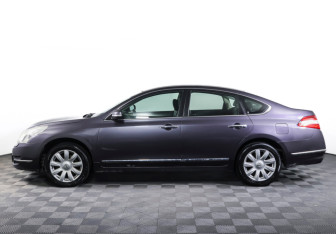 Подержанный автомобиль Nissan Teana 2010 года (8 фото)
