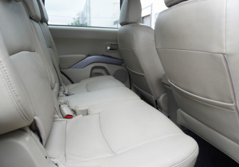 Подержанный автомобиль Citroen C-Crosser 2008 года (10 фото)