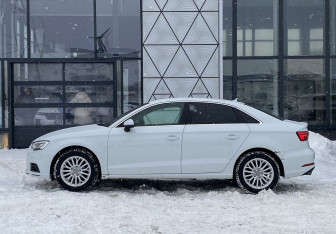 Подержанный автомобиль Audi A3 Sedan 2017 года (8 фото)