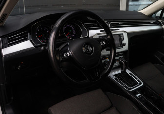 Подержанный автомобиль Volkswagen Passat Sedan 2016 года (12 фото)