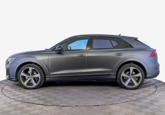 Подержанный автомобиль Audi Q8 2023 года (8 фото)
